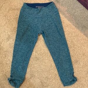 EUC Beyond Yoga size S spacedye blue mid rise capri leggings with twist knot